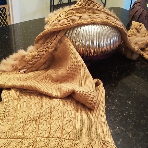 Wool blend fur scarf wrap with pocket - Picture 4 of 6